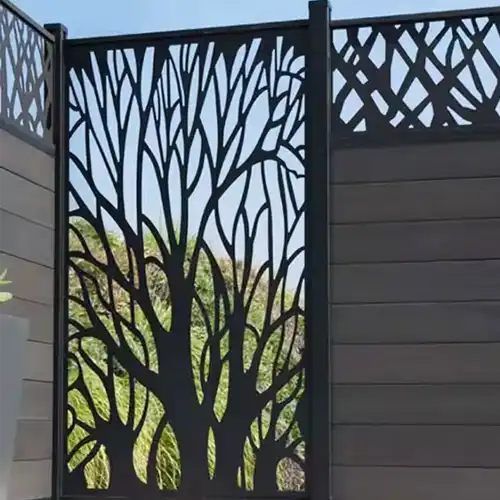 structura metálica con diseño personalizado en forma de árbol, fabricada mediante Corte Láser CNC de alta precisión. Demuestra la innovación y la capacidad tecnológica de GAPAC para proyectos especiales.